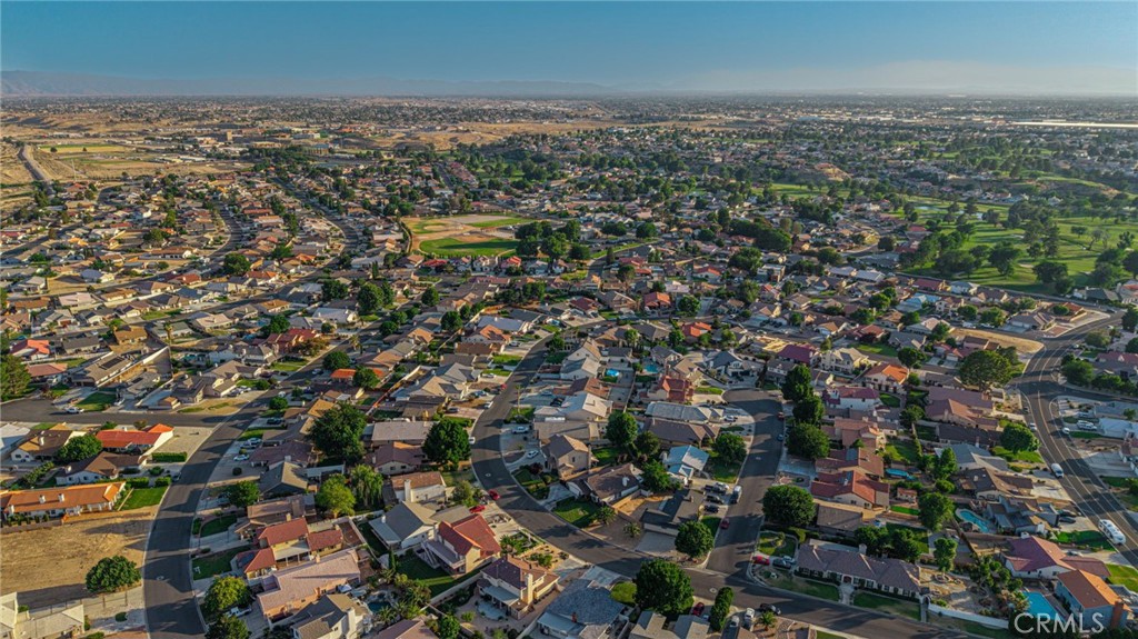 https://media.crmls.org/medias/bc0f78af-9c3d-4df8-ad9f-20551e1e8186.jpg?preset=X-Large