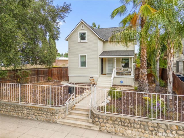 Detail Gallery Image 4 of 75 For 818 E Colton Ave, Redlands,  CA 92374 - 4 Beds | 2 Baths
