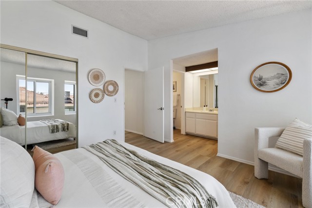 7038 De Celis Place, Van Nuys CA: https://media.crmls.org/medias/bc122385-6650-4a94-b337-38edab0047fe.jpg