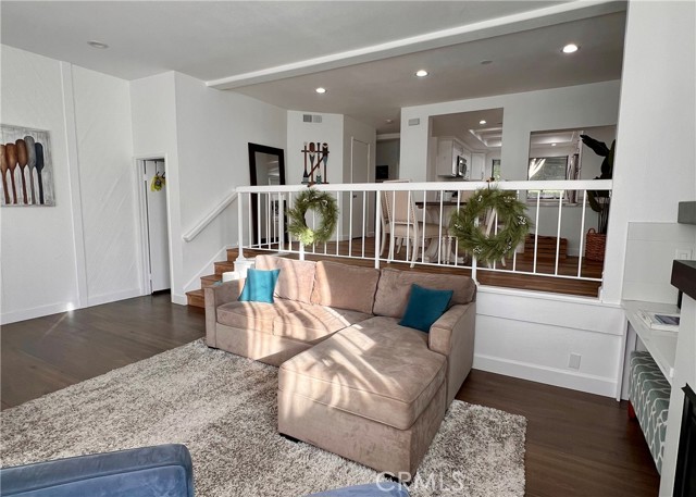 Detail Gallery Image 7 of 33 For 7 Swift Ct #210,  Newport Beach,  CA 92663 - 3 Beds | 2/1 Baths