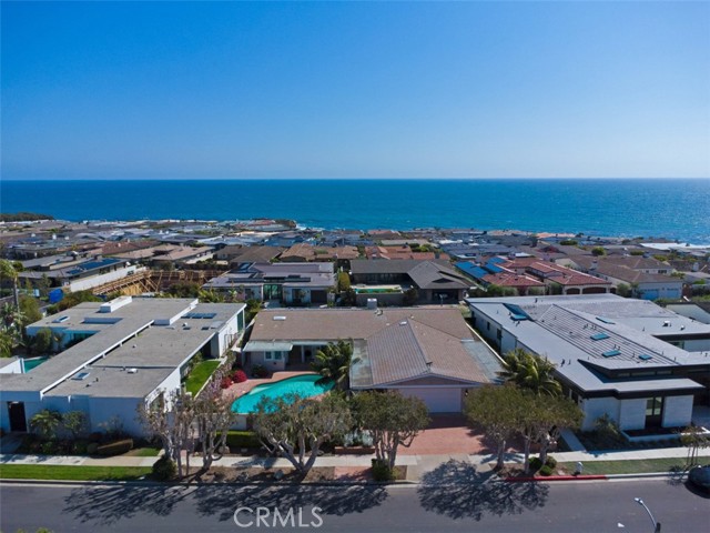 4521 Orrington Road, Corona del Mar CA: https://media.crmls.org/medias/bc12ef72-235c-49c4-8593-ad8c553cf174.jpg