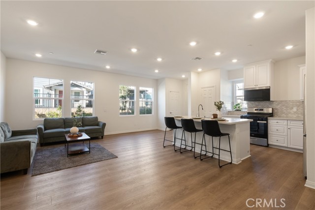 Detail Gallery Image 18 of 31 For 4229 E Carmel Privado, Ontario,  CA 91761 - 3 Beds | 2/1 Baths