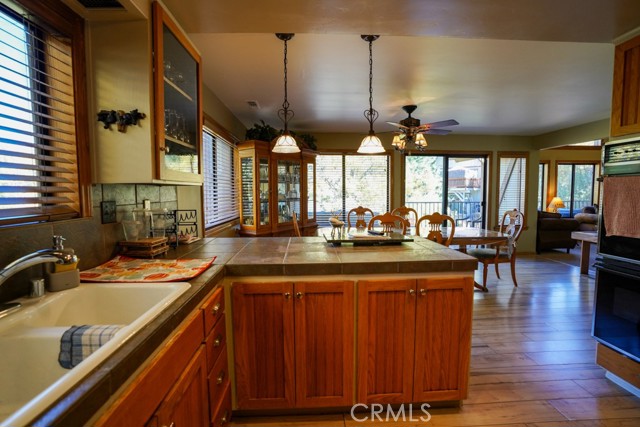 Detail Gallery Image 12 of 45 For 1054 Sandalwood Dr, Lake Arrowhead,  CA 92352 - 4 Beds | 4 Baths