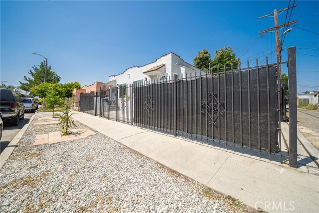 8217 Towne Avenue, Los Angeles CA: https://media.crmls.org/medias/bc15a475-74fa-44cd-a8fb-d19c1638ce52.jpg