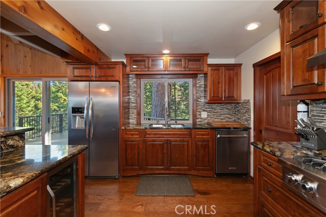26621 Thunderbird Drive, Lake Arrowhead CA: https://media.crmls.org/medias/bc15bbef-ce52-4541-a138-56118836bc29.jpg