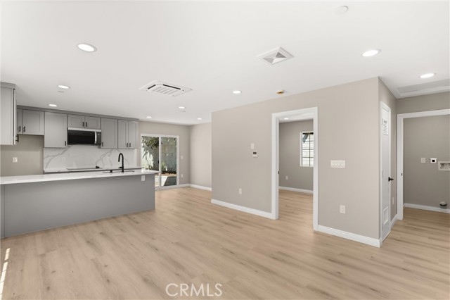1401 Highland Street, Santa Ana CA: https://media.crmls.org/medias/bc15c4e0-0407-4fd0-aa12-14c43fdeb068.jpg
