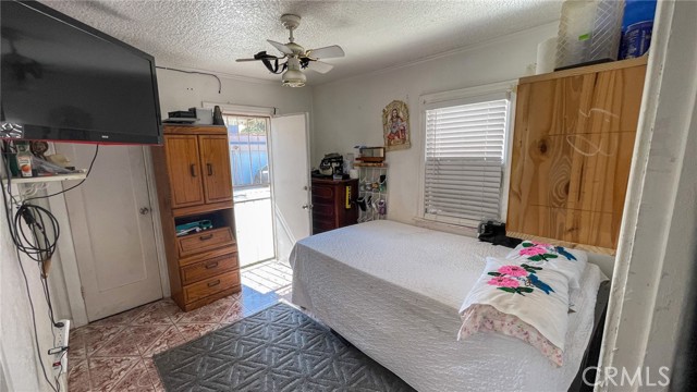 8933 Bowman Avenue, South Gate CA: https://media.crmls.org/medias/bc15cb54-6766-44c3-8153-e8acaf525b1c.jpg