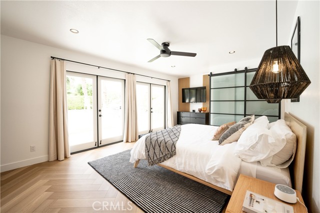 515 N Burton Way, Palm Springs CA: https://media.crmls.org/medias/bc1650a6-f1ea-4cd9-b685-1c49da2b9f8d.jpg