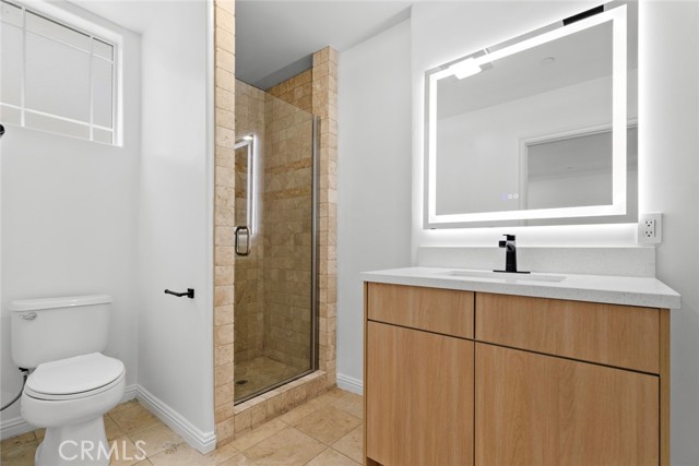 2nd bathroom w new vanity & mirror