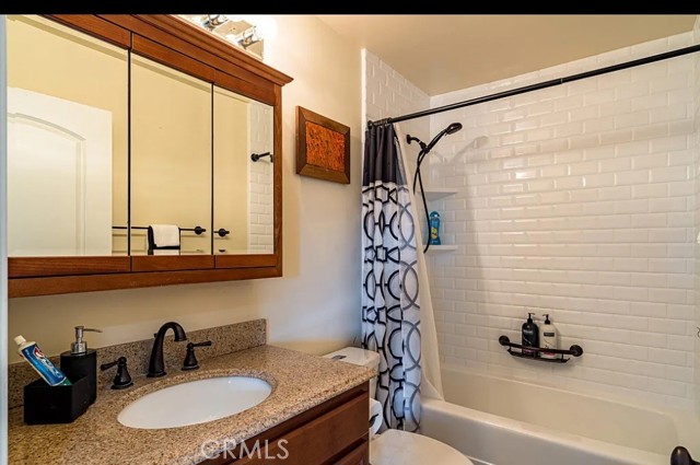 7101 Fallbrook Avenue, West Hills CA: https://media.crmls.org/medias/bc174421-7a33-49ac-a2f8-453ce8b7e4b5.jpg