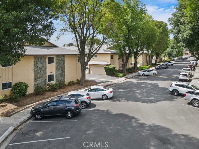 Detail Gallery Image 2 of 47 For 8111 Canby Ave #1,  Reseda,  CA 91335 - 4 Beds | 2/1 Baths