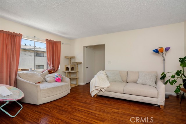2615 Curtis Avenue, Redondo Beach CA: https://media.crmls.org/medias/bc187e05-a943-44b5-a765-d7bc66463a35.jpg