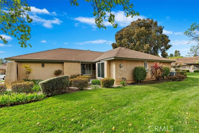 4223 Village 4 photo 3
