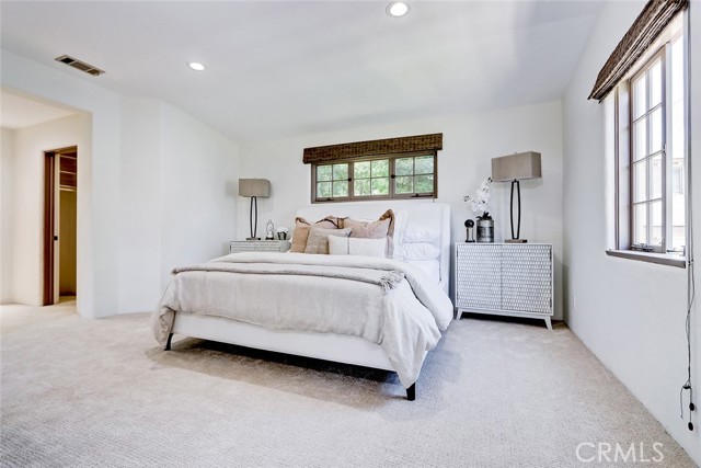 2917 N Poinsettia Avenue, Manhattan Beach CA: https://media.crmls.org/medias/bc1968e0-b44a-40cc-8d09-8458c18e17ef.jpg