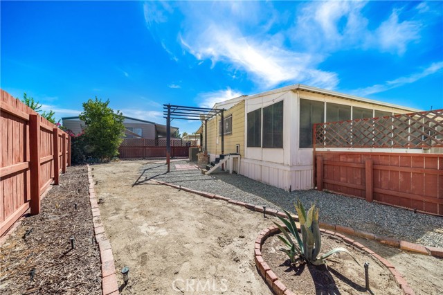 575 S Lyon, Hemet CA: https://media.crmls.org/medias/bc1995eb-9657-4ed5-8bf0-9796949a1292.jpg