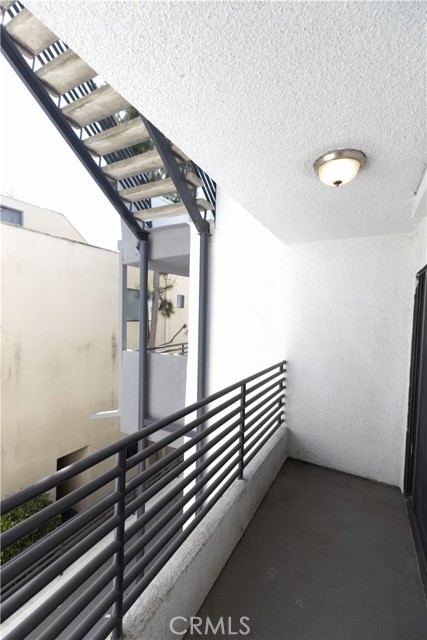 Detail Gallery Image 16 of 21 For 2110 S Bentley #204,  Los Angeles,  CA 90025 - 2 Beds | 2 Baths