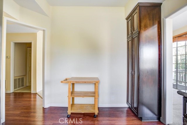 Detail Gallery Image 19 of 35 For 1601 Hilts Ave #3,  Los Angeles,  CA 90024 - 2 Beds | 2/1 Baths