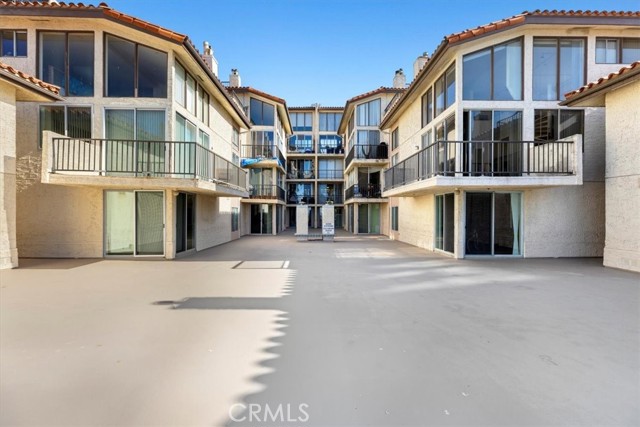 555 Esplanade, Redondo Beach, California 90277, 2 Bedrooms Bedrooms, ,2 BathroomsBathrooms,Residential,Sold,Esplanade,SB23223836