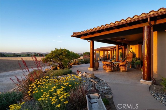 5085 Martingale Circle, San Miguel CA: https://media.crmls.org/medias/bc1e20de-fbe1-4ea4-a1b7-c470b42a8d16.jpg