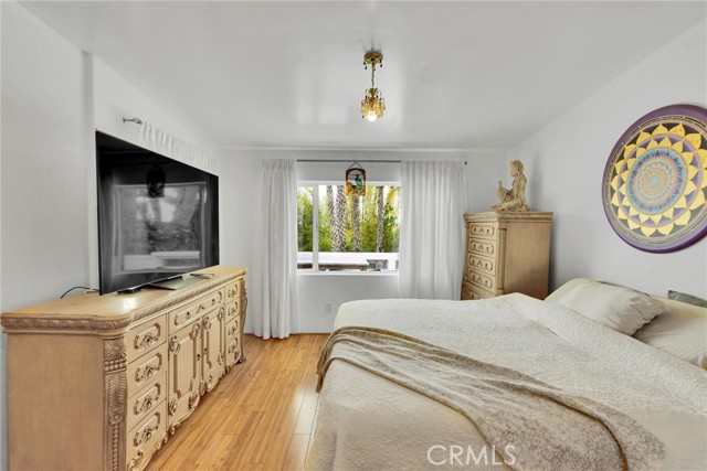 2025 Navy Street, Santa Monica CA: https://media.crmls.org/medias/bc1ec955-ac7f-49be-87ef-07d40d56c3e0.jpg