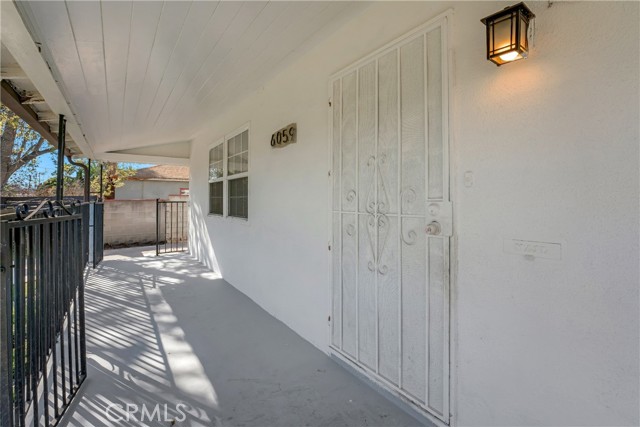 6059 Vantage Avenue, Valley Glen CA: https://media.crmls.org/medias/bc1f599e-185d-4705-8867-97aaf16ec5cb.jpg
