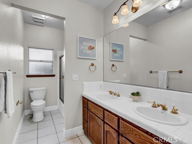 Detail Gallery Image 22 of 27 For 2534 E Laura Ct, Visalia,  CA 93292 - 3 Beds | 3 Baths