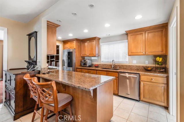 Detail Gallery Image 7 of 47 For 2909 S Rita Way, Santa Ana,  CA 92704 - 6 Beds | 4 Baths