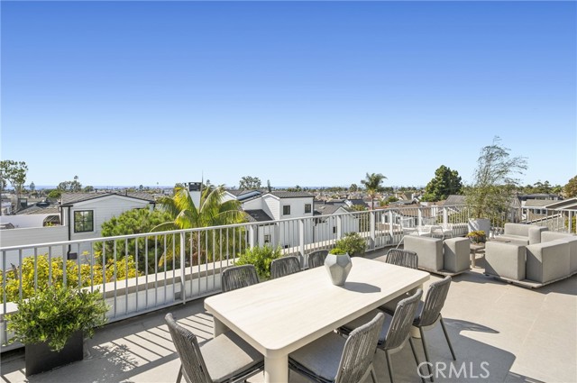 Detail Gallery Image 4 of 37 For 706 Poinsettia, Corona Del Mar,  CA 92625 - 5 Beds | 3/1 Baths