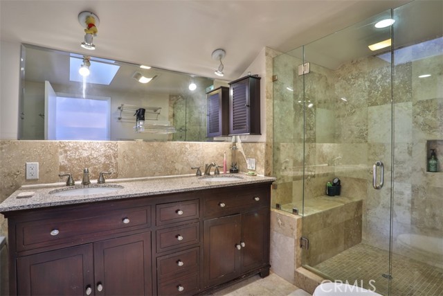 307 W 11th Street, Azusa CA: https://media.crmls.org/medias/bc2072aa-0063-4b23-93ed-582acc4a9551.jpg
