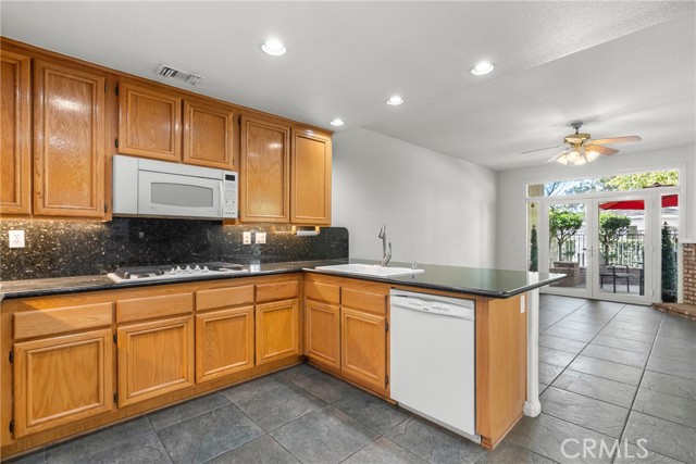 Detail Gallery Image 18 of 64 For 24436 Hampton Dr #C,  Valencia,  CA 91355 - 2 Beds | 2/1 Baths