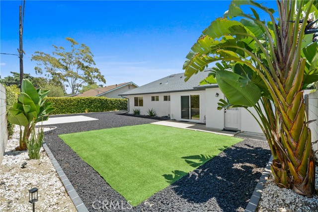 6091 Larchwood Drive, Huntington Beach CA: https://media.crmls.org/medias/bc20d69b-97e3-48df-9843-a5c1c7e5c658.jpg