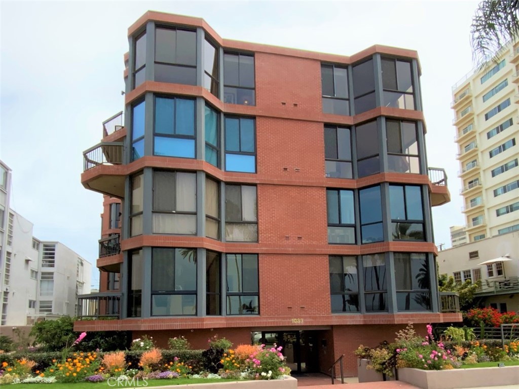 1033 Ocean Avenue #401