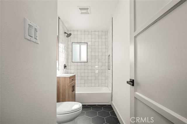 Detail Gallery Image 20 of 44 For 924 W Almond St, Compton,  CA 90220 - 3 Beds | 2 Baths