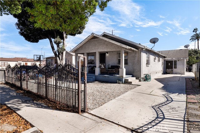 854 E 87th Place, Los Angeles CA: https://media.crmls.org/medias/bc230d72-19f1-47aa-a0d5-8dd86b0b70fe.jpg