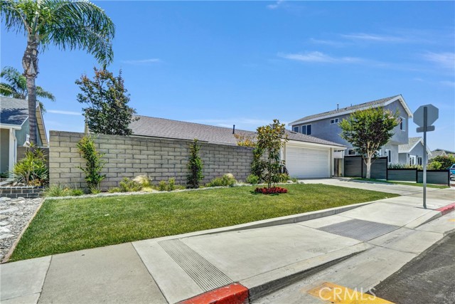 17232 Golden View Lane, Huntington Beach CA: https://media.crmls.org/medias/bc231d4b-4b13-4fb4-a15e-103607875944.jpg
