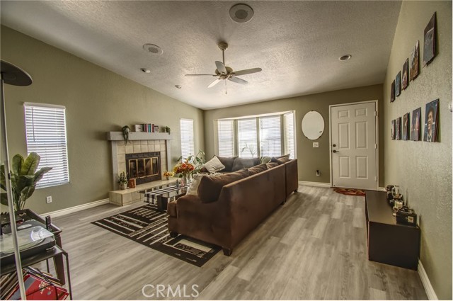 Image 7 of 32 For 9839 9839 Warwick Dr