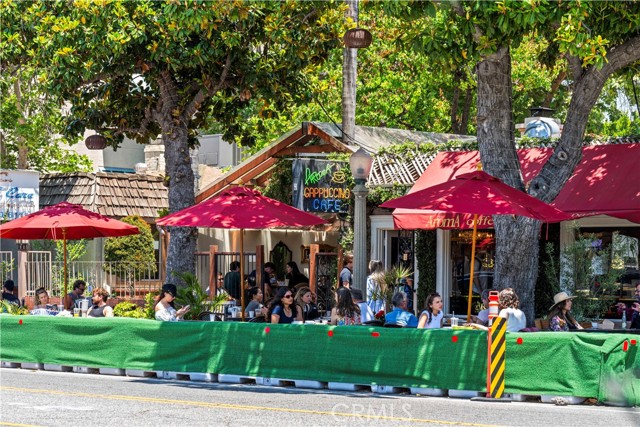 4180 Tujunga Avenue, Studio City CA: https://media.crmls.org/medias/bc248e33-2056-4522-8aff-e62fbe5b46cf.jpg