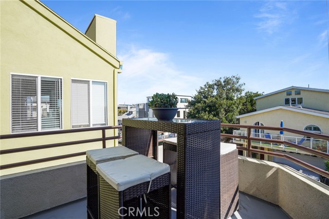 1021 Loma Drive, Hermosa Beach, California 90254, 2 Bedrooms Bedrooms, ,3 BathroomsBathrooms,Residential,Sold,Loma,PV22228638