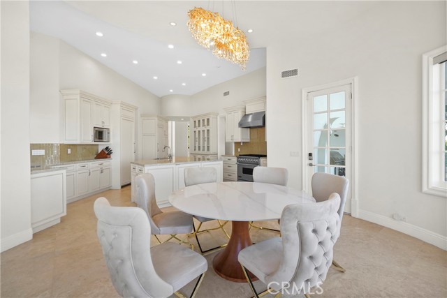 13320 Mulholland Drive, Beverly Hills CA: https://media.crmls.org/medias/bc259c58-1a22-42bf-ac2e-e20aeb5930bc.jpg