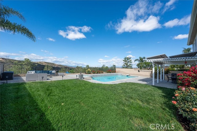20104 Gina Court, Saugus CA: https://media.crmls.org/medias/bc26272b-2a1f-476c-9217-4f06cc952a48.jpg
