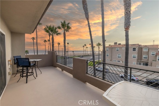 1516 Pacific Coast, Huntington Beach CA: https://media.crmls.org/medias/bc2783e0-1a00-4a53-bea2-c7cc40b38b9e.jpg