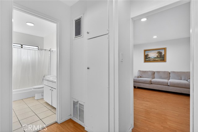 Detail Gallery Image 17 of 23 For 7826 Laurel Canyon Bld #17,  North Hollywood,  CA 91605 - 2 Beds | 1/1 Baths