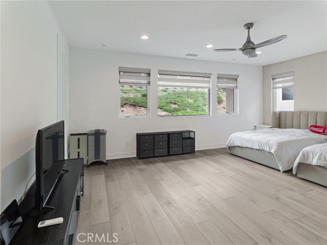 Detail Gallery Image 29 of 43 For 20725 W Liana Ct, Porter Ranch,  CA 91326 - 5 Beds | 5/1 Baths