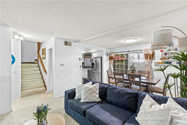 Detail Gallery Image 13 of 35 For 6635 Bridle Cir, Yorba Linda,  CA 92886 - 4 Beds | 2 Baths