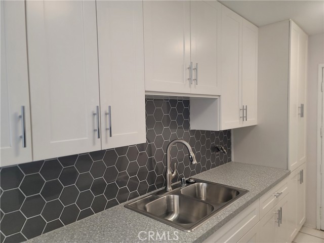 Detail Gallery Image 3 of 40 For 5301 Balboa Bld #E11,  Encino,  CA 91316 - 2 Beds | 2 Baths