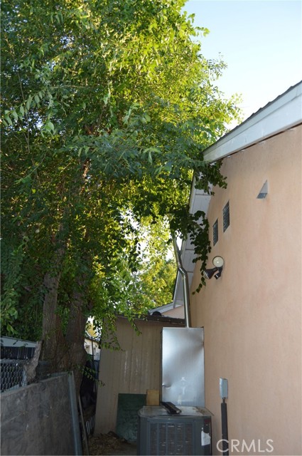 24758 Chestnut St, Newhall CA: https://media.crmls.org/medias/bc29fa1e-e65e-4c9b-81b1-8b7dc1a96a8a.jpg