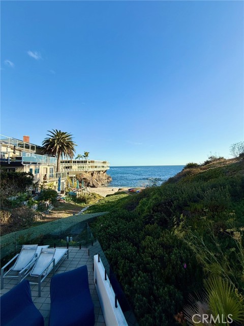 827 Cliff Drive, Laguna Beach CA: https://media.crmls.org/medias/bc2aa945-e0e1-4051-a98e-04a1b6df8f17.jpg