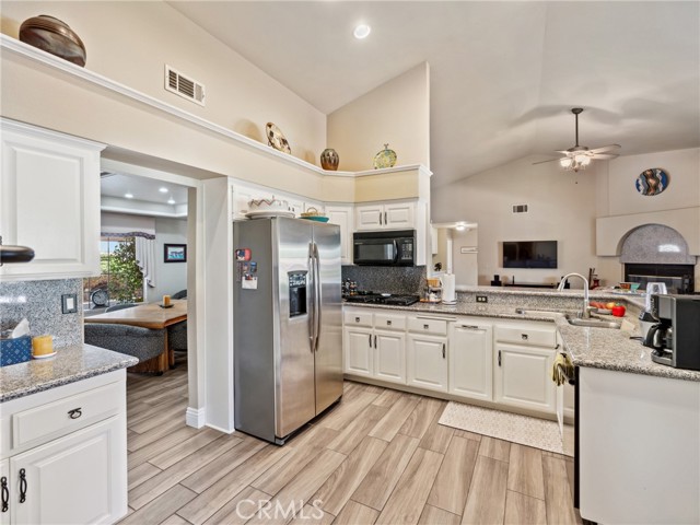 Detail Gallery Image 13 of 33 For 16522 Iwa Rd, Apple Valley,  CA 92307 - 3 Beds | 2 Baths