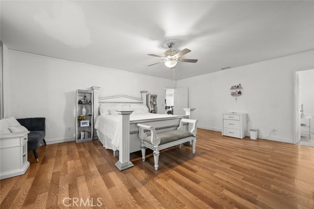 Detail Gallery Image 23 of 52 For 9757 White Oak, Northridge,  CA 91325 - 4 Beds | 3 Baths