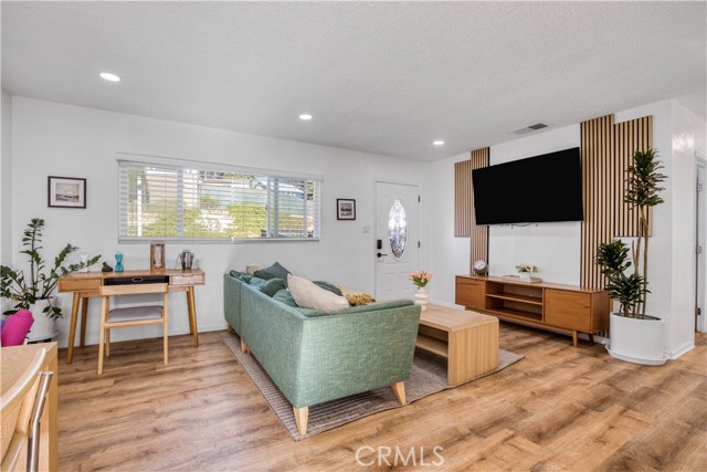 Detail Gallery Image 6 of 19 For 3924 Dwiggins, City Terrace,  CA 90063 - 3 Beds | 1 Baths